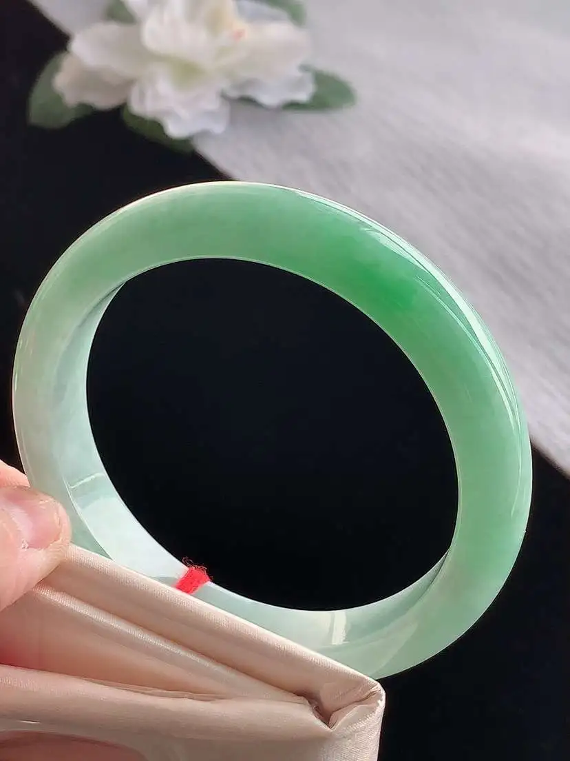 a货翡翠老坑冰种满绿正装正圈手镯59-60大圈口  尺寸59×12×8.2mm 1120