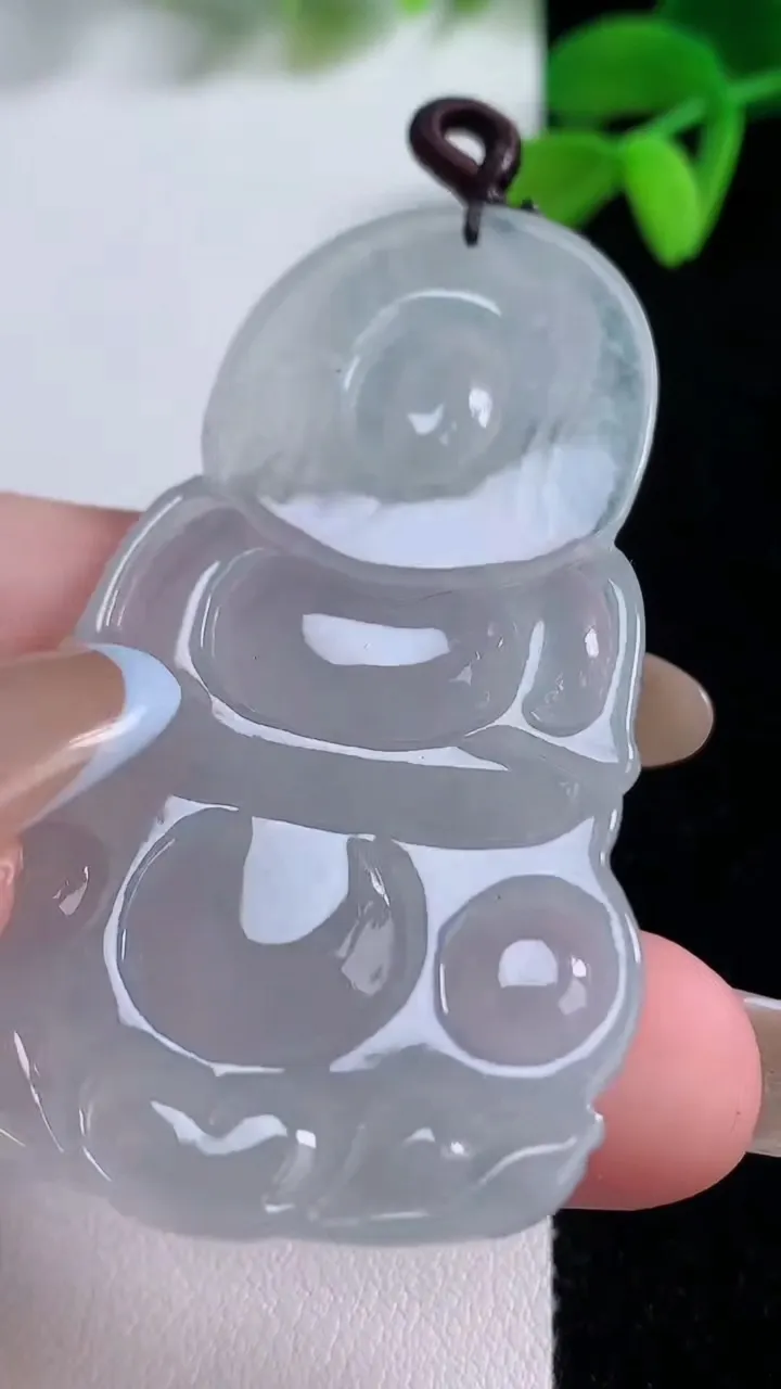 天然A货翡翠观音菩萨吊坠，尺寸57.5-34.7-5.5，重量:20.41g
11月21日