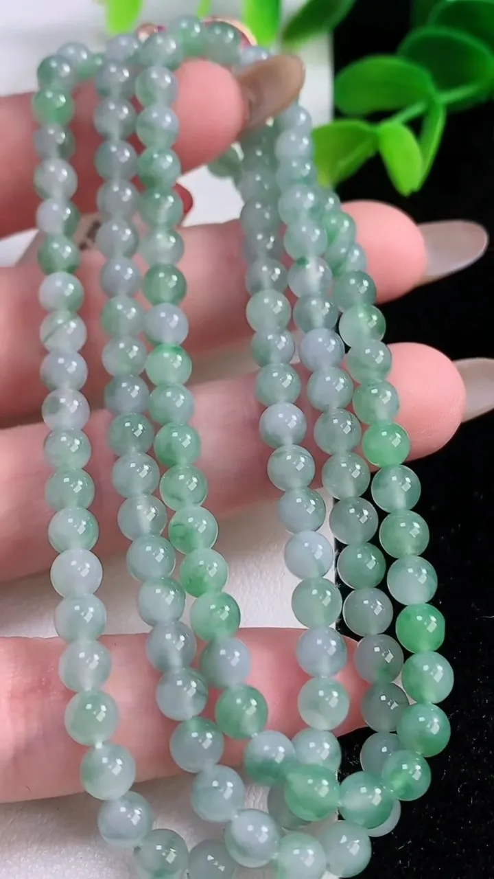 天然A货翡翠圆珠项链，尺寸4.8-128颗，重量:28.50g
11月21日