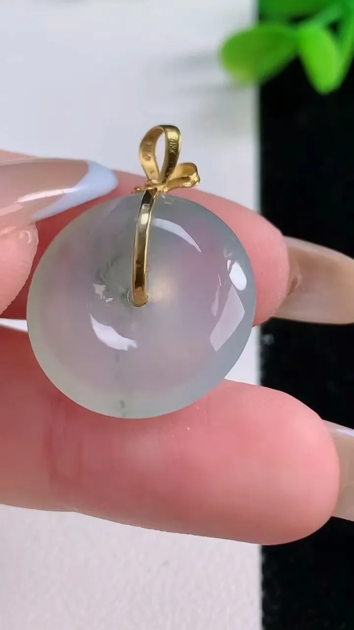 天然A货翡翠种飘花平安扣吊坠，尺寸20-5.5，重量:4.60g
11月21日