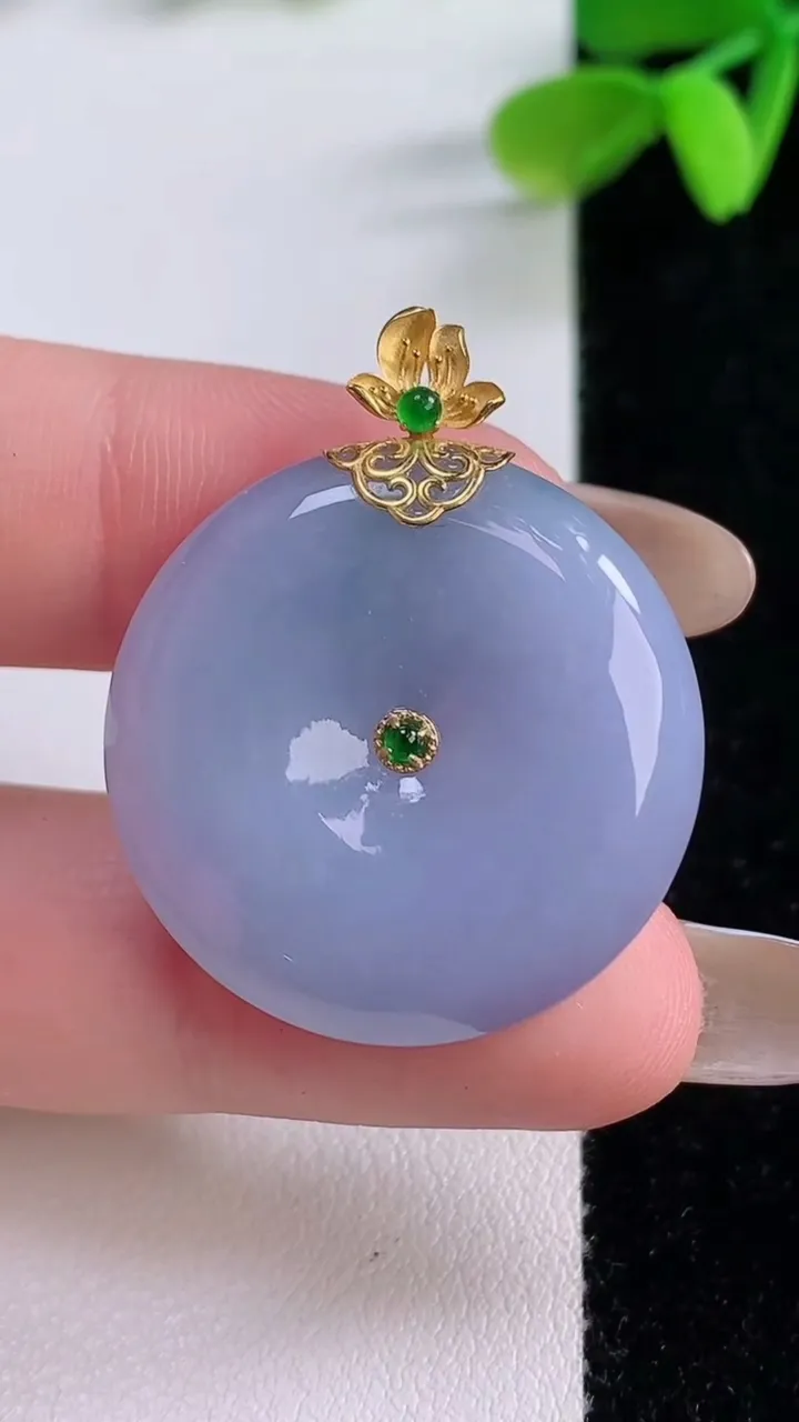 天然A货翡翠18K金紫罗兰平安扣吊坠，尺寸27.4-5.9，重量:10.00g
11月21日