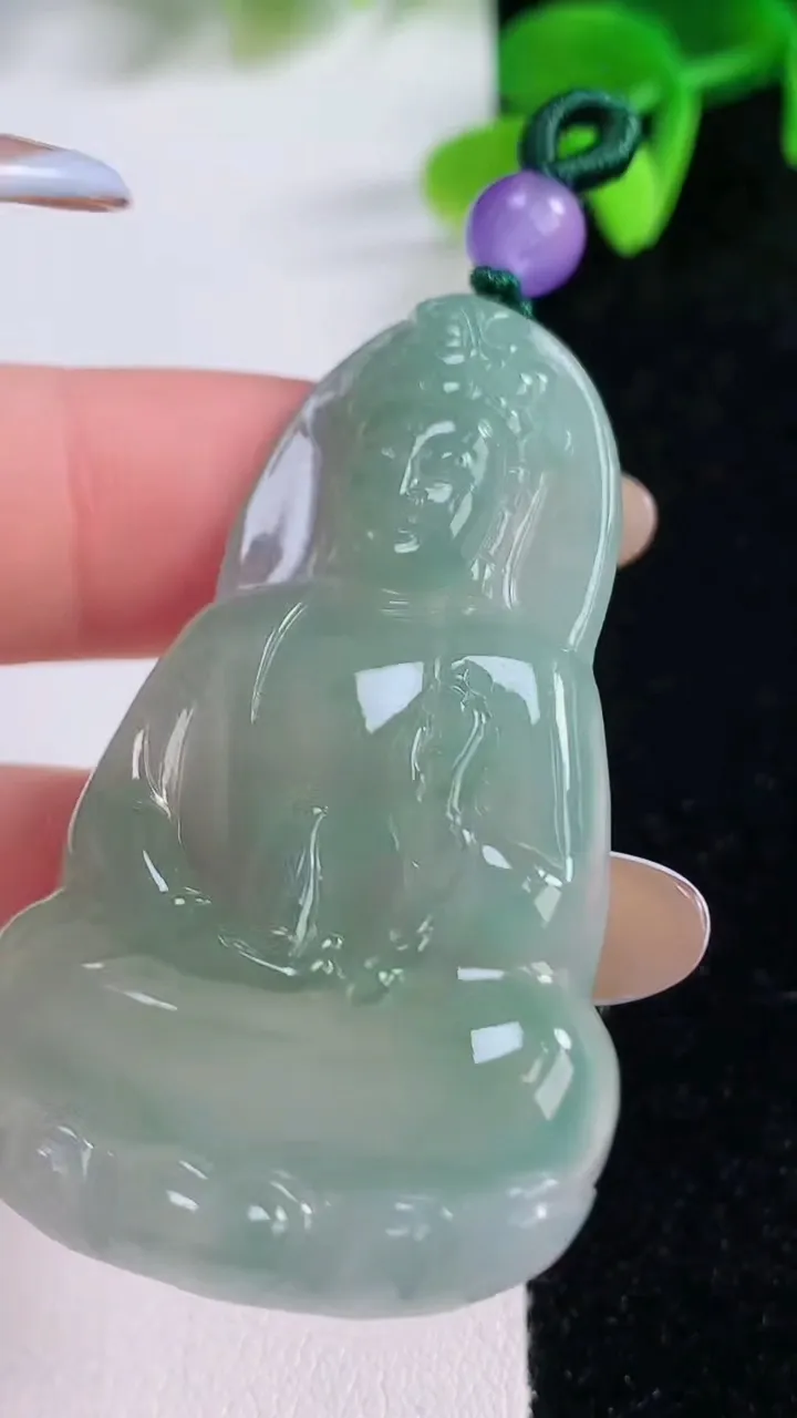 天然A货翡翠观音菩萨吊坠，尺寸49-31-5.3，重量:14.85g
11月21日