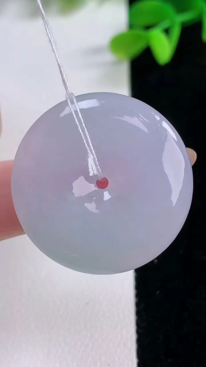 天然A货翡翠紫罗兰平安扣吊坠，尺寸30.6-6.2，重量:12.69g
11月21日