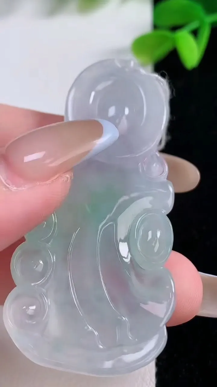 天然A货翡翠观音菩萨吊坠，尺寸58-27.2-5，重量:13.87g
11月21日