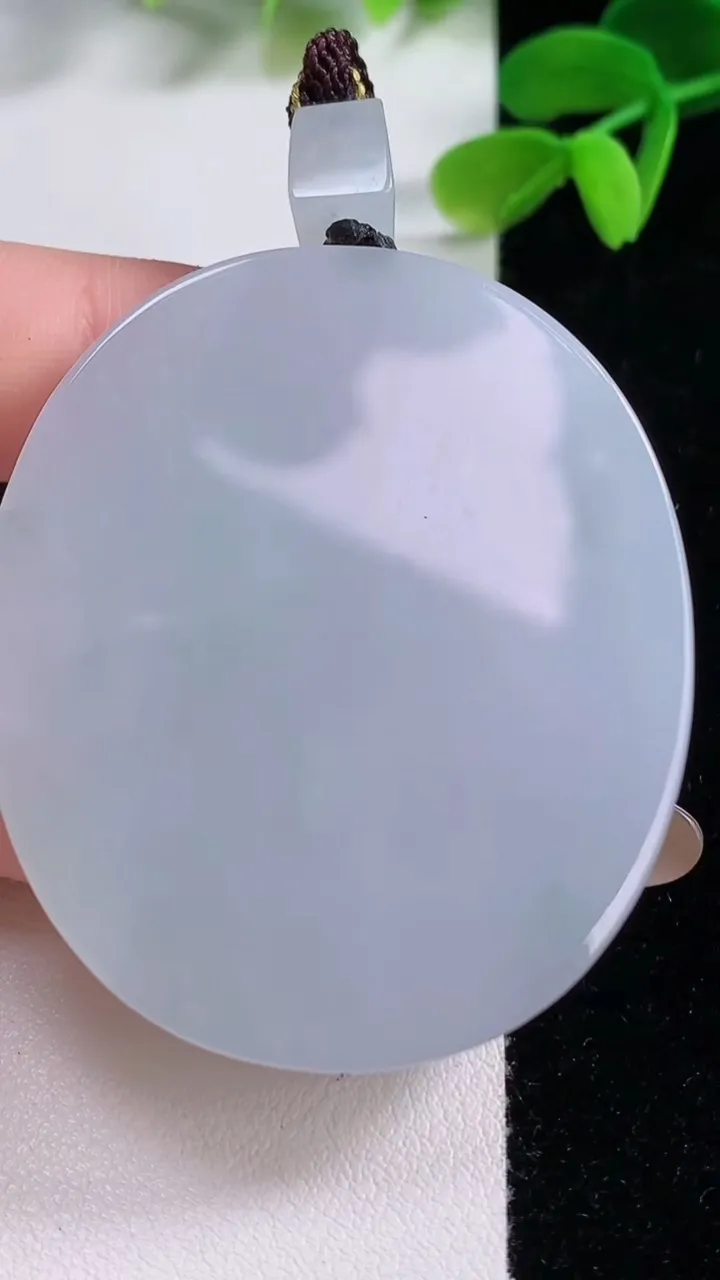 天然A货翡翠飘花观音头吊坠，尺寸51.8-44.2-11.3，重量:54.92g
11月21日