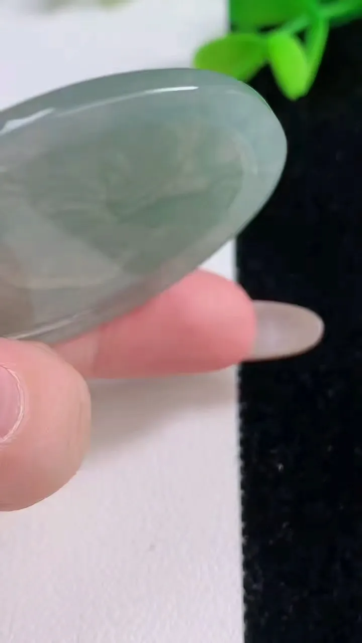 天然A货翡翠生肖鸡吊坠，尺寸47-37.8-4，重量:16.08g
11月21日