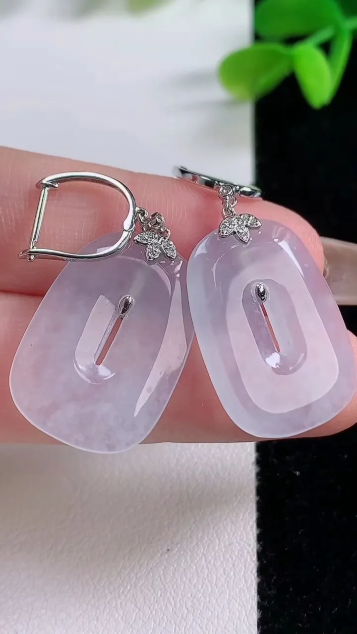 天然A货翡翠18K金紫罗兰多子多福 葡萄吊坠，尺寸39-20.6-12.5，重量:20.44g
11