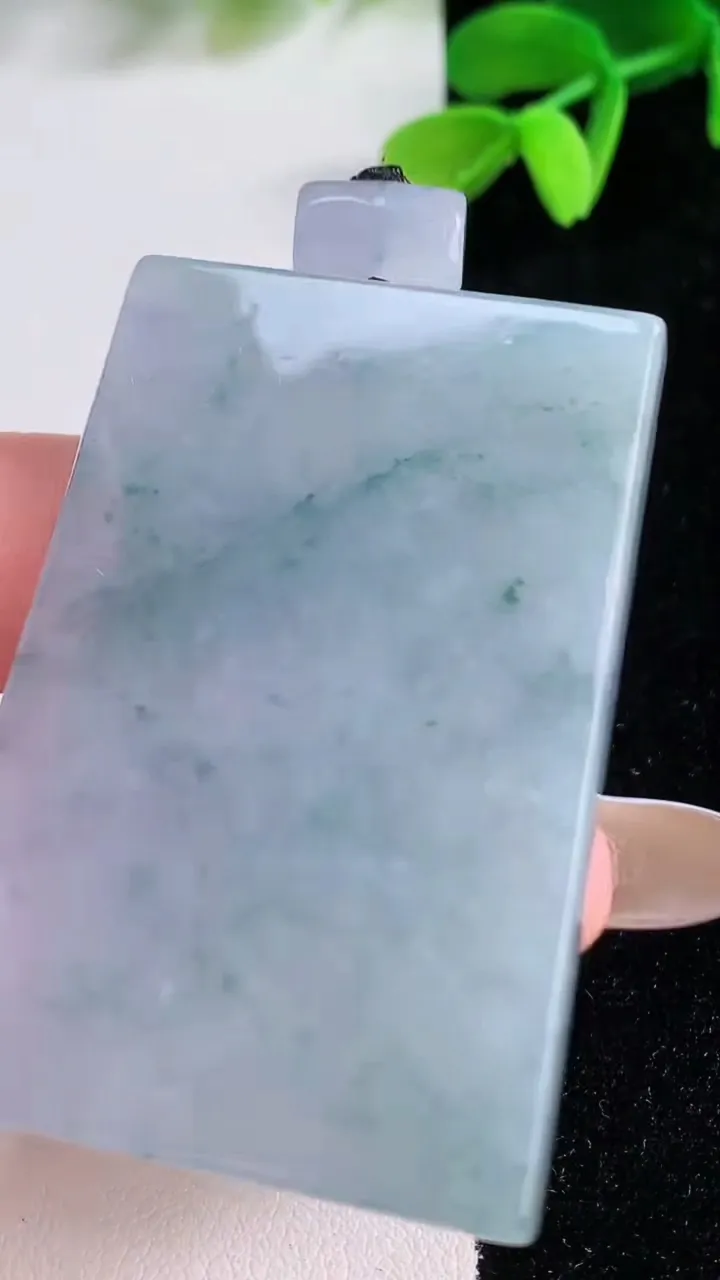 天然A货翡翠紫罗兰无事牌吊坠，尺寸51-34.3-6，重量:38.63g
11月21日