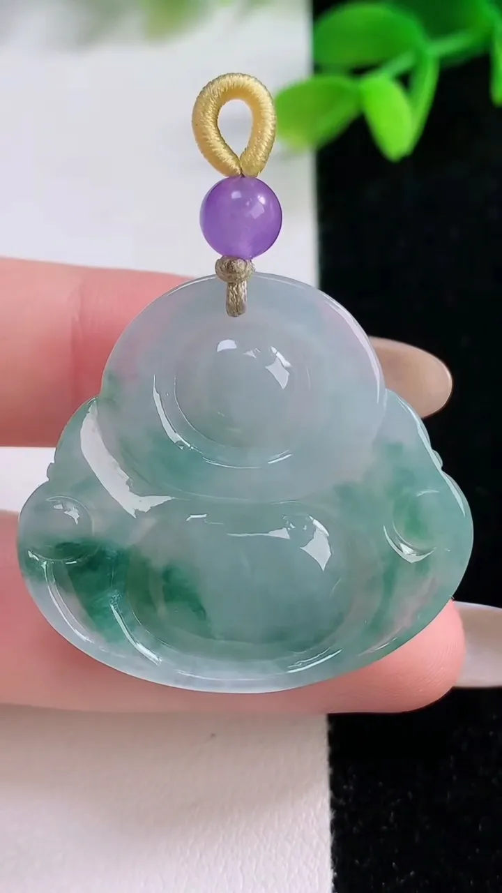 天然A货翡翠飘花佛公吊坠，尺寸32.8-35.6-7，重量:12.49g
11月21日