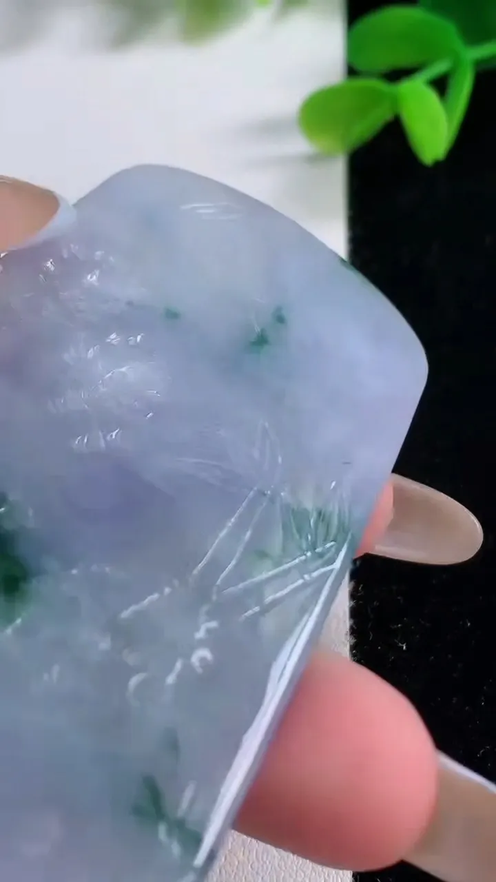 天然A货翡翠牌吊坠，尺寸68-40.6-5，重量:35.97g
11月21日