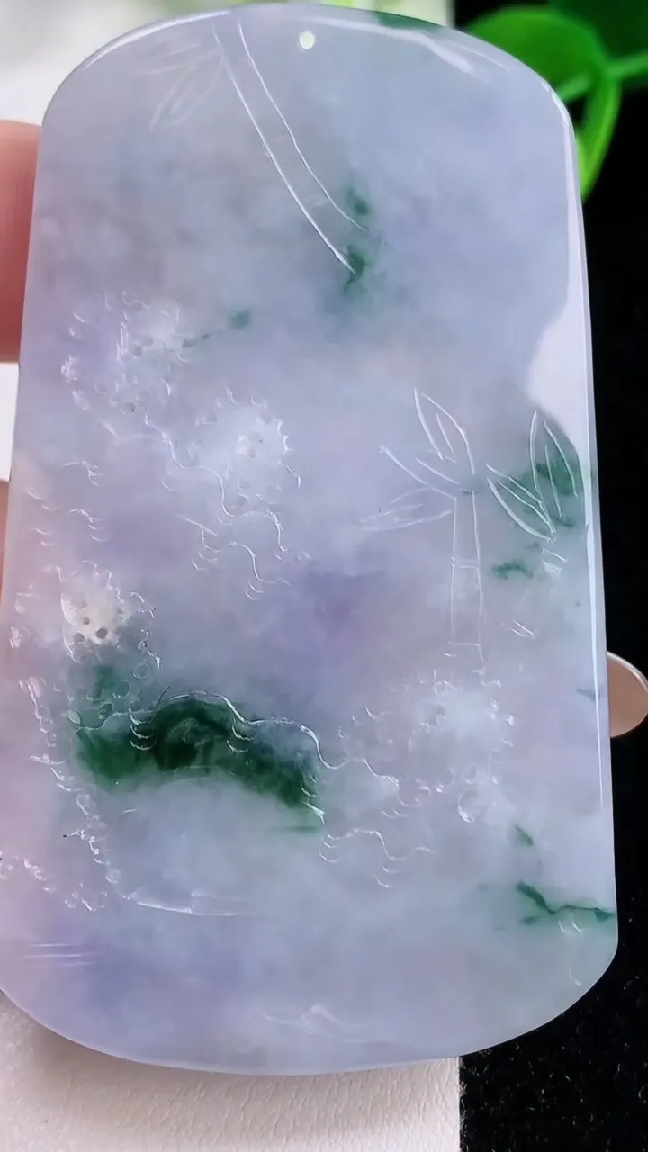 天然A货翡翠牌吊坠，尺寸68-40.6-5，重量:35.97g
11月21日