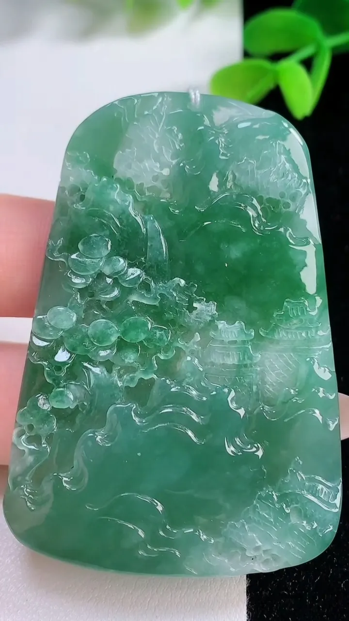 天然A货翡翠山水牌吊坠，尺寸59.3-40.3-9，重量:30.33g
11月21日