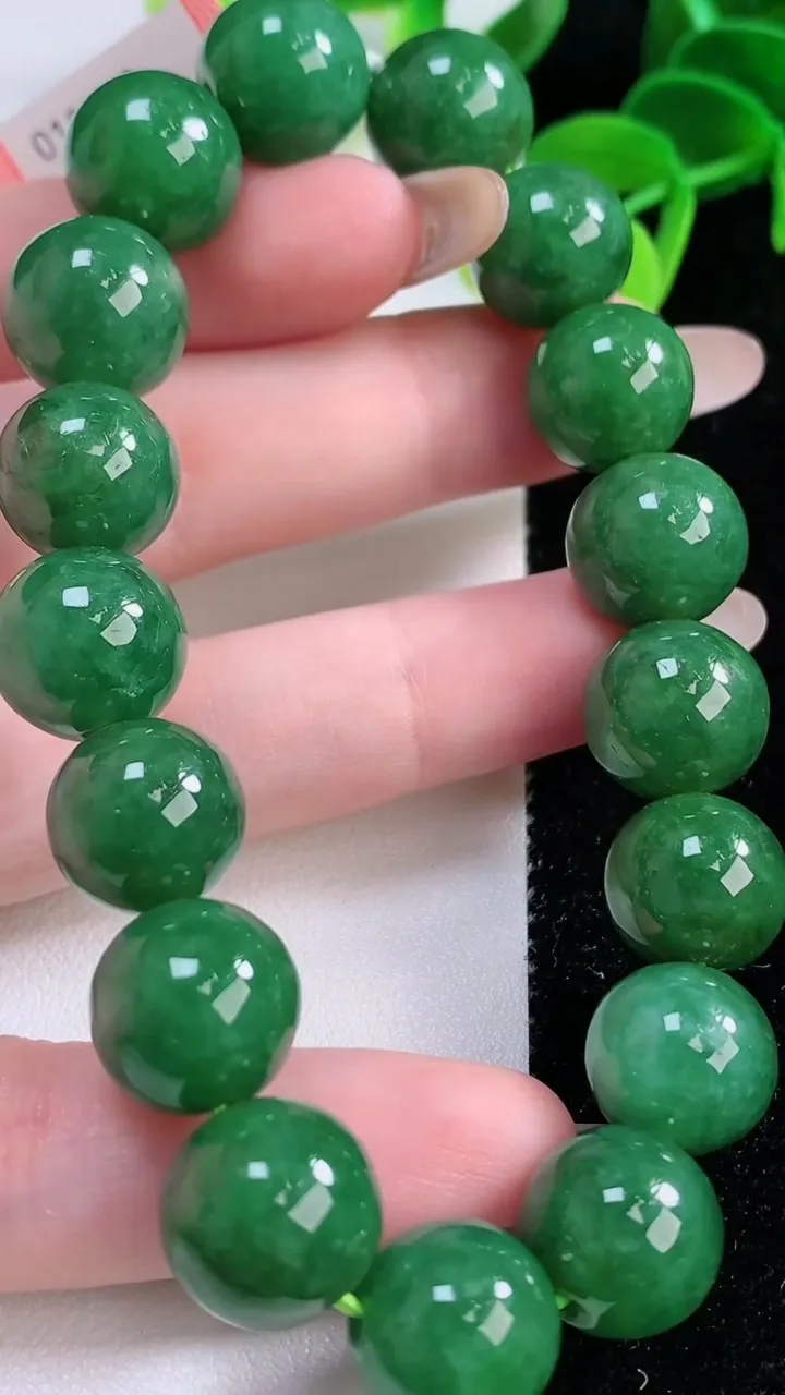 天然A货翡翠圆珠手串，尺寸12.7-17颗，重量:57.49g11月21日
工厂直销收藏佳品,种好水