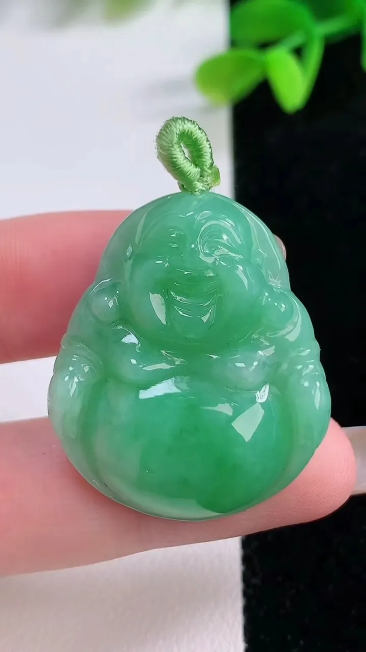天然A货翡翠佛公吊坠，尺寸32.8-28-8，重量:12.68g
11月21日