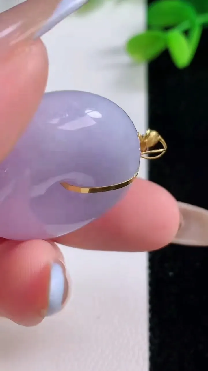 天然A货翡翠18K金紫罗兰平安扣吊坠，尺寸28.8-11.2，重量:20.60g
11月21日