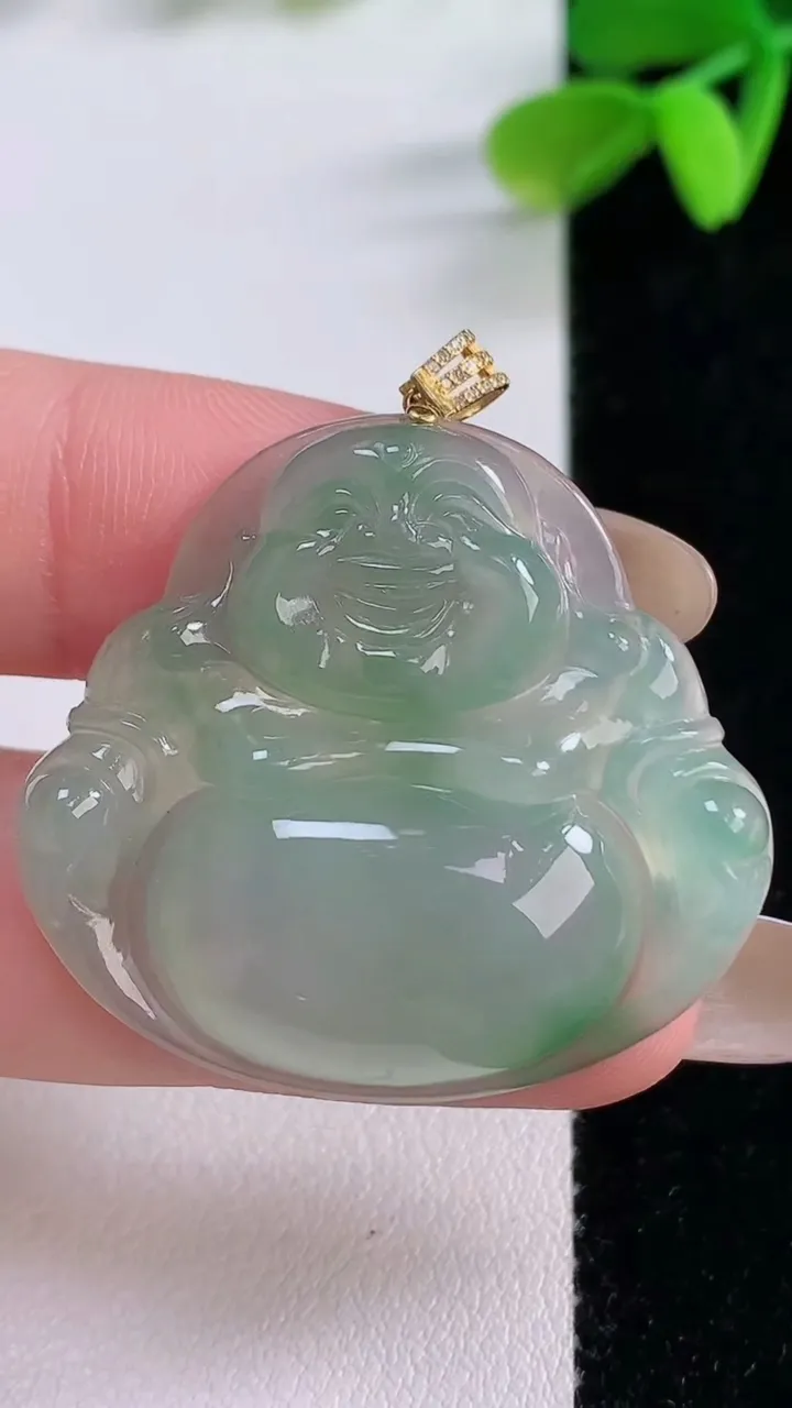 天然A货翡翠佛公吊坠，尺寸31.4-34.7-6.5，重量:10.00g
11月21日