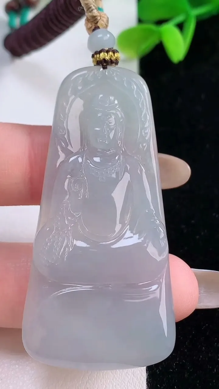 天然A货翡翠观音菩萨吊坠，尺寸55.2-26.8-5，重量:18.33g
11月21日