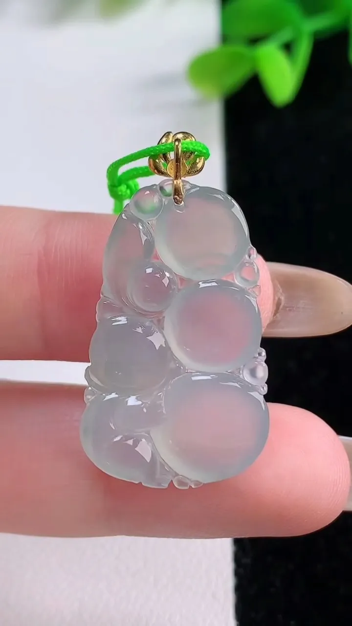 天然A货翡翠生肖猴吊坠，尺寸30.2-17.4-4，重量:3.60g
11月21日