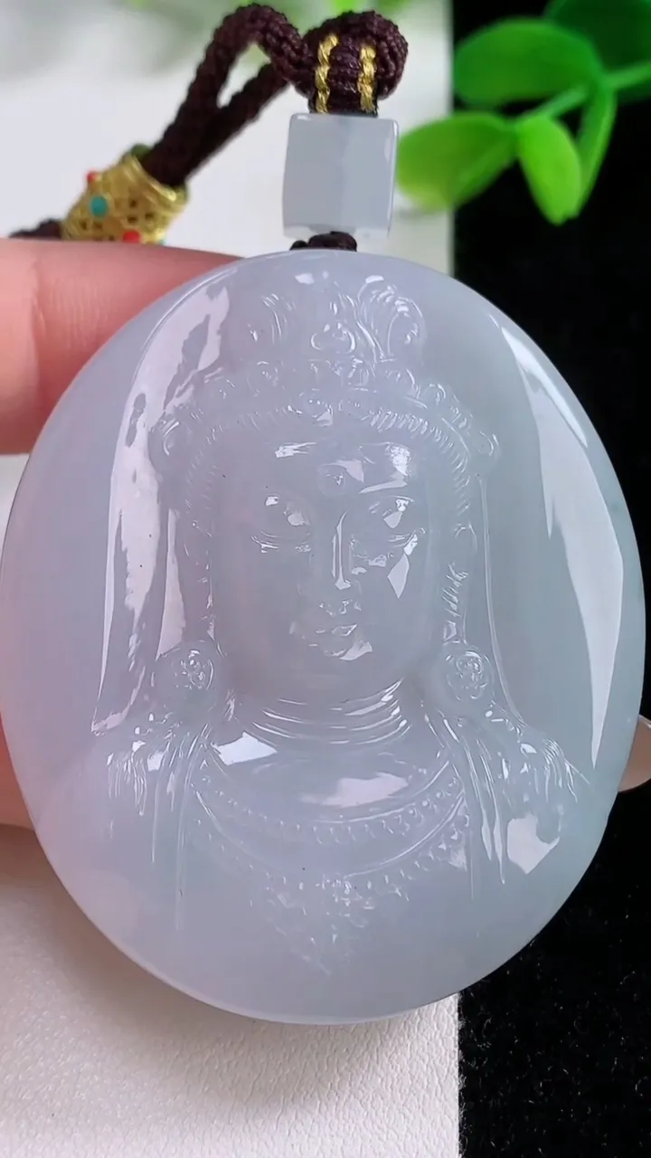 天然A货翡翠飘花观音头吊坠，尺寸51.8-44.2-11.3，重量:54.92g
11月21日