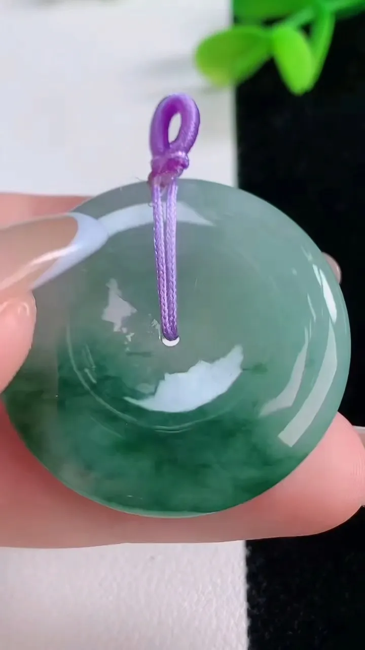 天然A货翡翠平安扣吊坠，尺寸33.6-5.7，重量:13.59g
11月21日