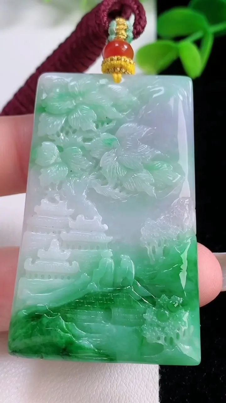 天然A货翡翠山水牌吊坠，尺寸53.4-32.6-5.8，重量:30.36g
11月21日