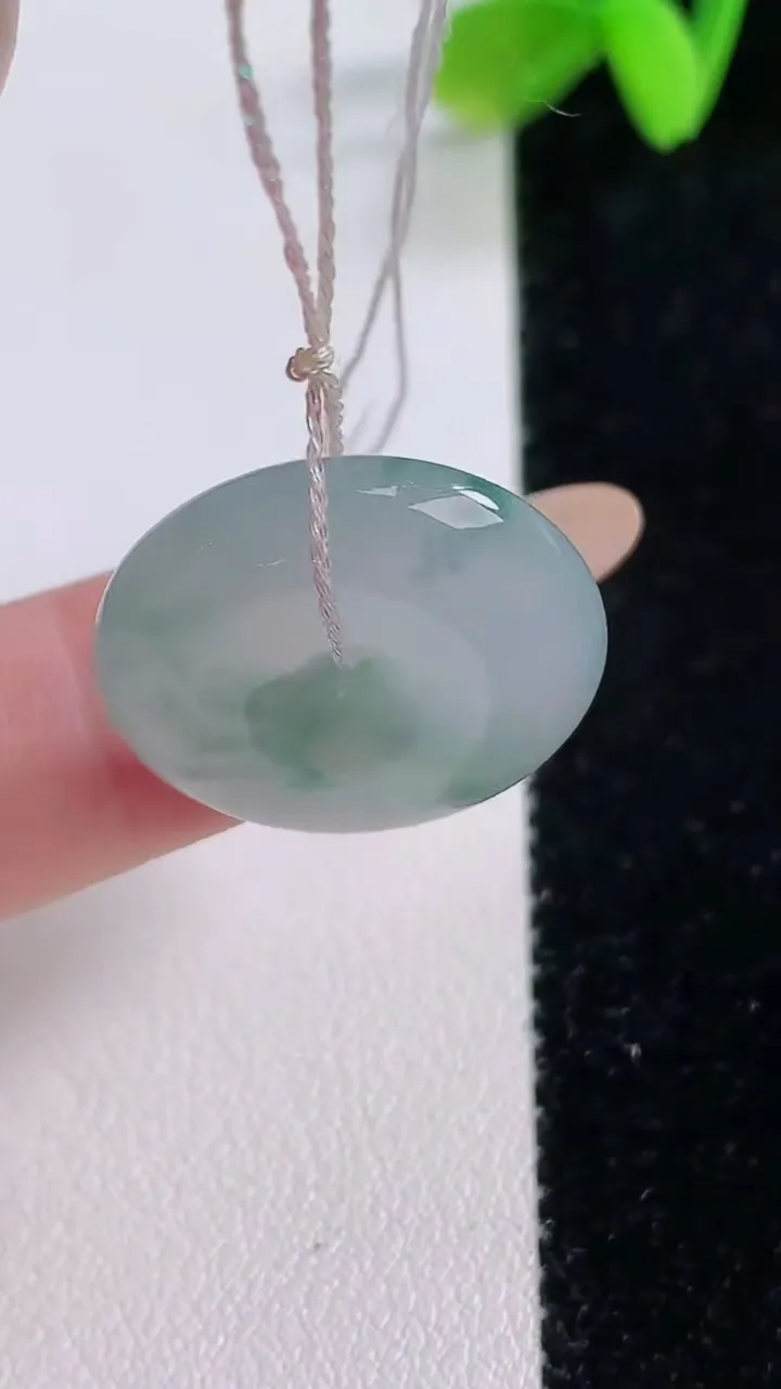 天然A货翡翠冰种飘花平安扣吊坠，尺寸21.5-6，重量:6.06g
11月21日