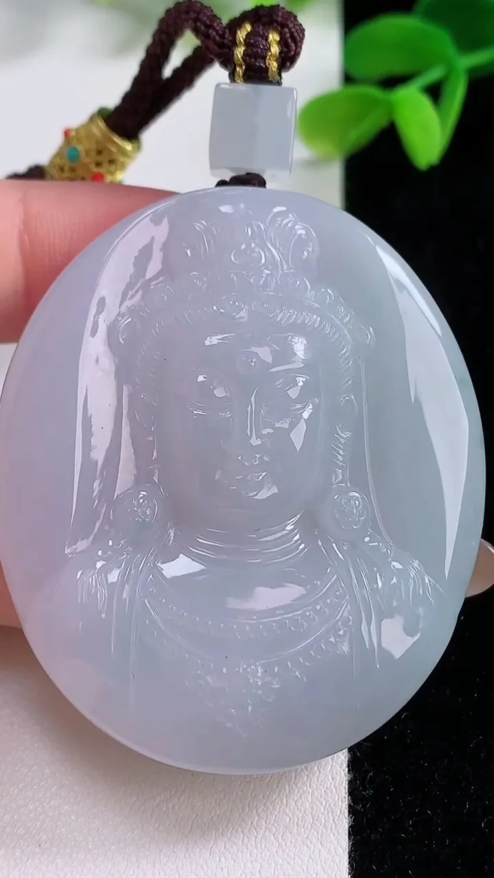 天然A货翡翠飘花观音头吊坠，尺寸51.8-44.2-11.3，重量:54.92g
11月21日