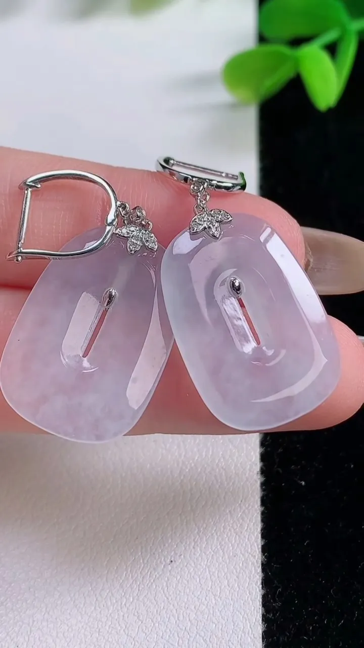 天然A货翡翠18K金紫罗兰多子多福 葡萄吊坠，尺寸39-20.6-12.5，重量:20.44g
11月21日