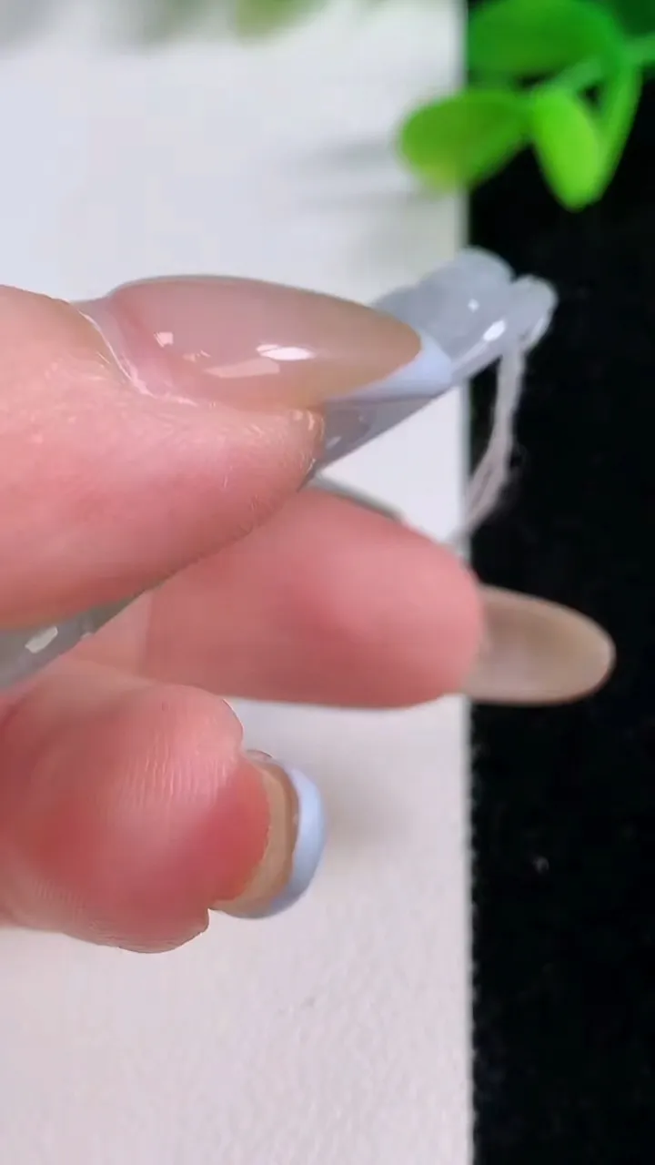 天然A货翡翠观音菩萨吊坠，尺寸58-27.2-5，重量:13.87g
11月21日