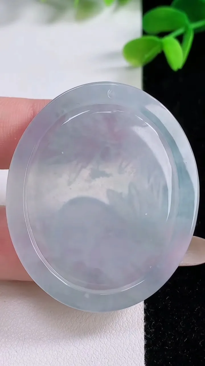 天然A货翡翠冰种飘花生肖兔吊坠，尺寸48.8-41.5-5.4，重量:20.58g
11月21日