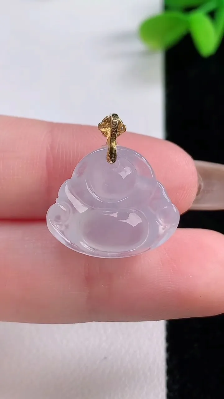 天然A货翡翠种白冰佛公吊坠，尺寸16-18.7-5.6，重量:2.38g
11月21日