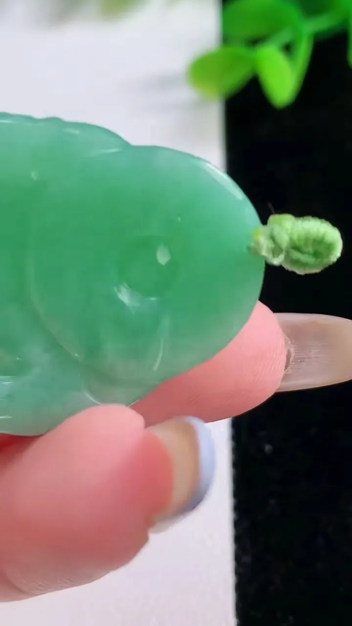 天然A货翡翠佛公吊坠，尺寸32.8-28-8，重量:12.68g
11月21日