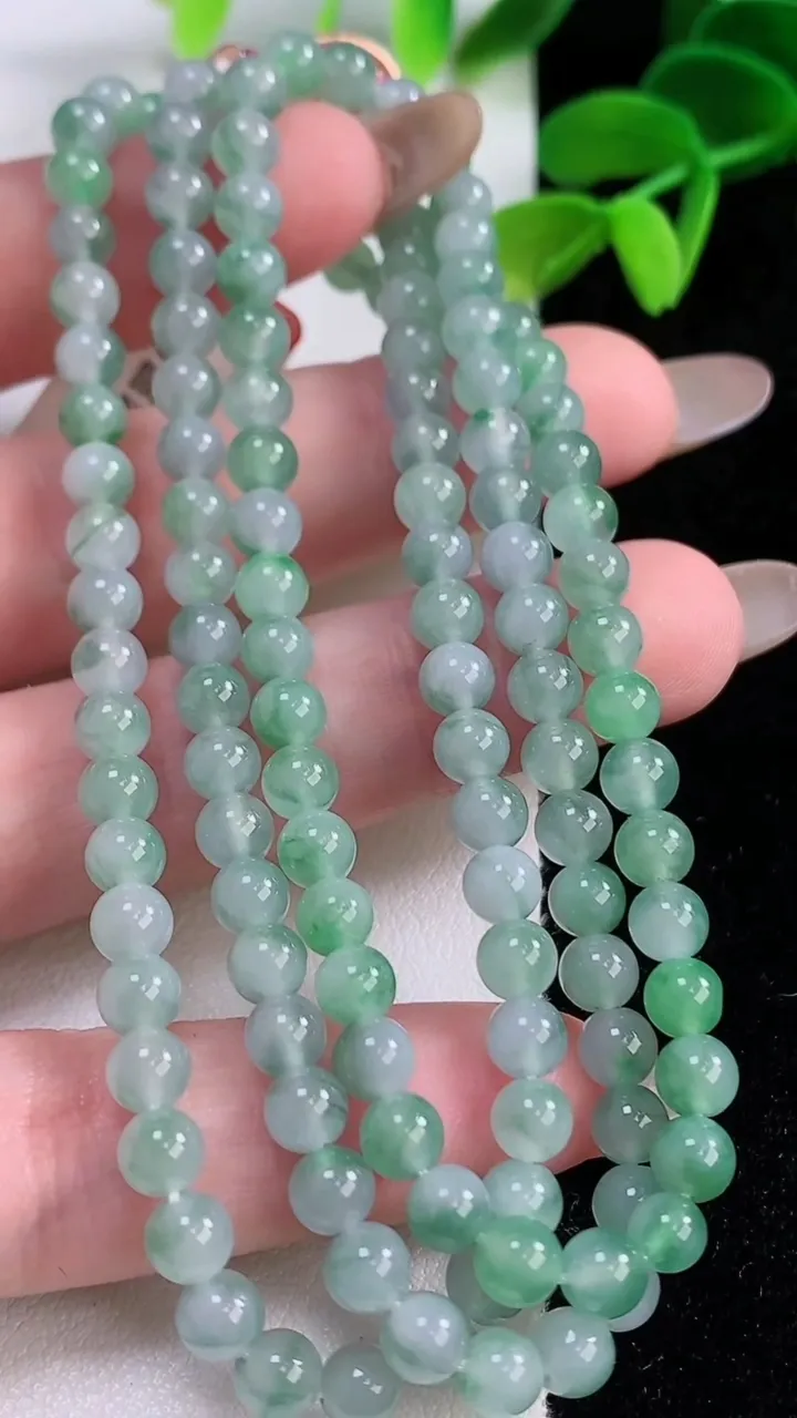 天然A货翡翠圆珠项链，尺寸4.8-128颗，重量:28.50g
11月21日