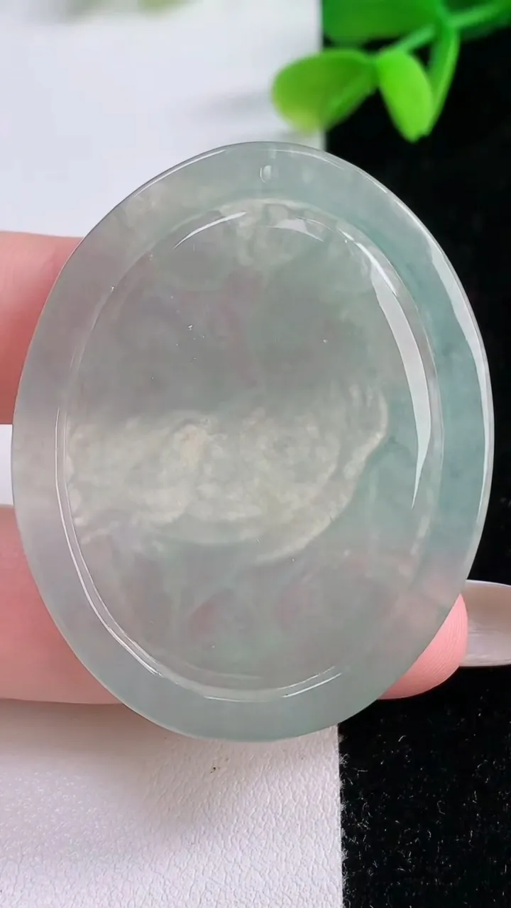 天然A货翡翠生肖鸡吊坠，尺寸47-37.8-4，重量:16.08g
11月21日