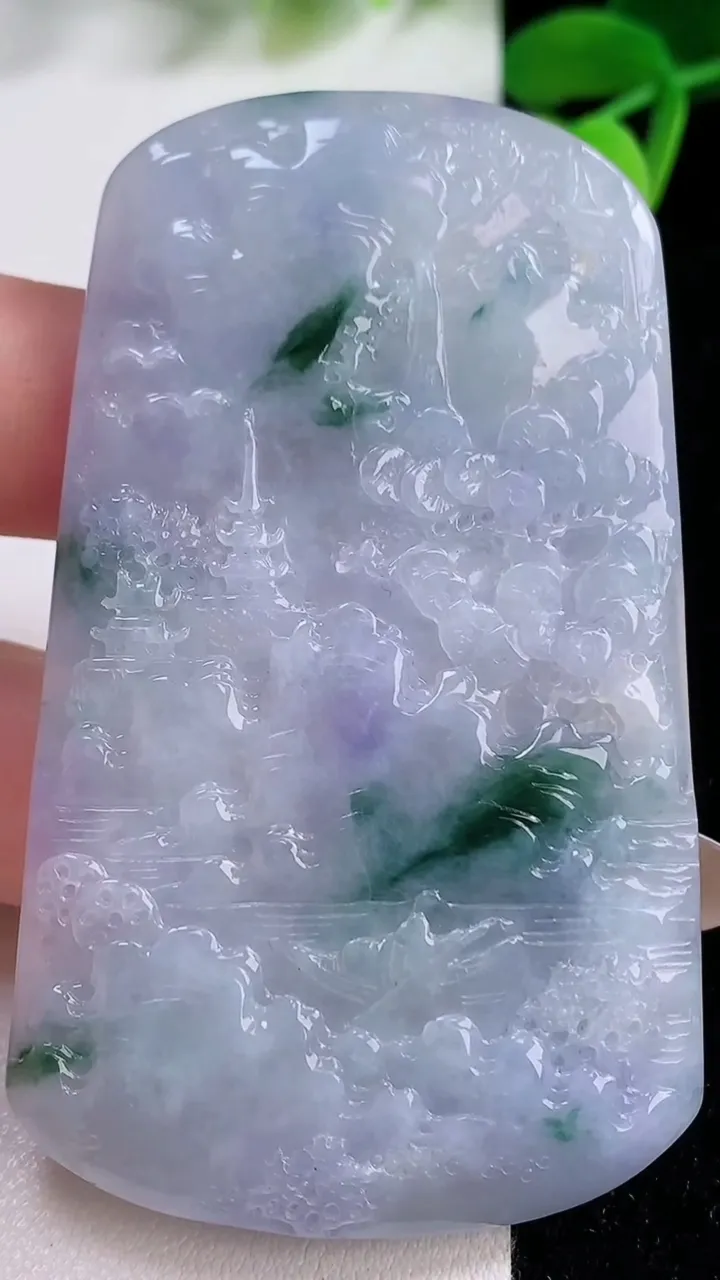 天然A货翡翠牌吊坠，尺寸68-40.6-5，重量:35.97g
11月21日