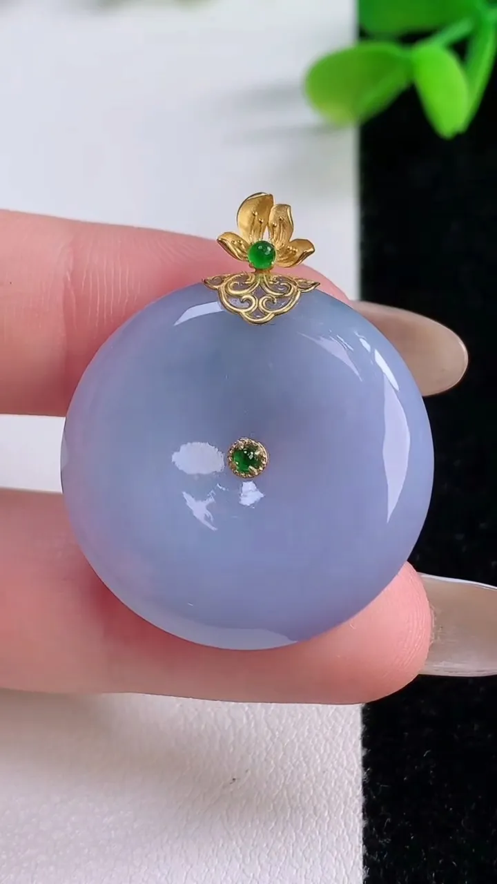 天然A货翡翠18K金紫罗兰平安扣吊坠，尺寸27.4-5.9，重量:10.00g
11月21日