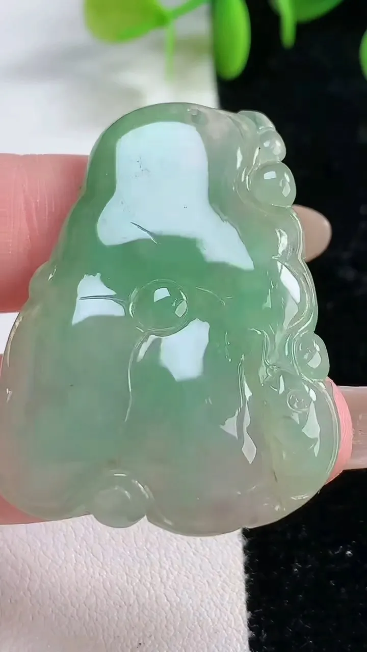 天然A货翡翠和和美美 荷叶吊坠，尺寸41-32-5，重:12.41g
11月22日