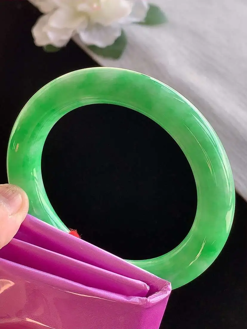 a货翡翠老坑冰种满绿圆条手镯55-56圈口  尺寸55.3×10.8mm 1121