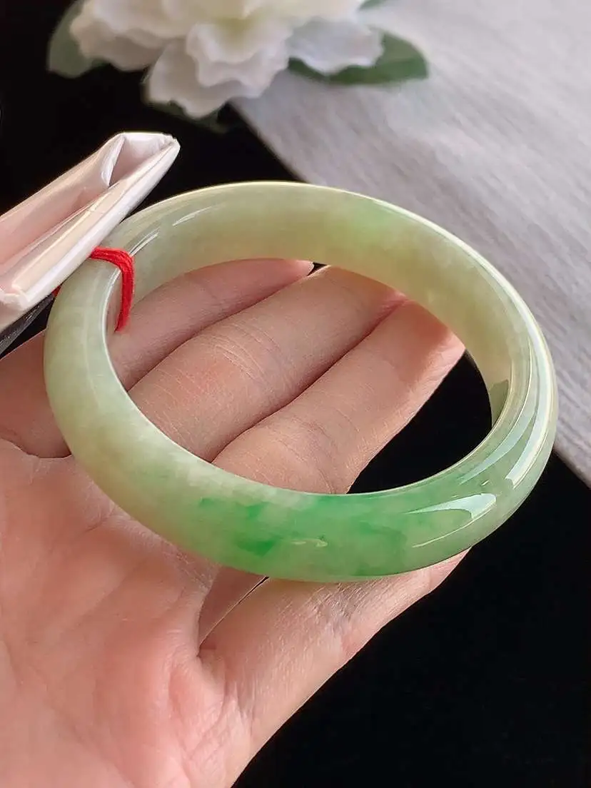 a货翡翠老坑冰种飘绿正装正圈手镯55-56圈口  尺寸55.8×12.5×8mm 1121