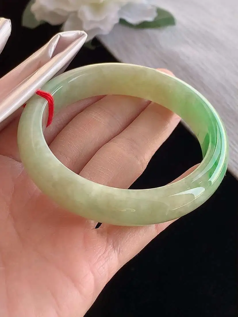 a货翡翠老坑冰种飘绿正装正圈手镯55-56圈口  尺寸55.8×12.5×8mm 1121