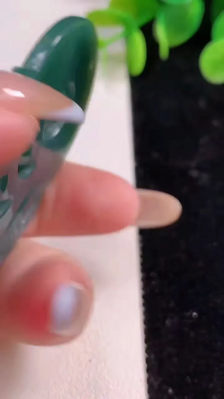 天然A货翡翠蓝水双彩度母观音菩萨吊坠，尺寸66-43-9，重:46.02g
11月22日