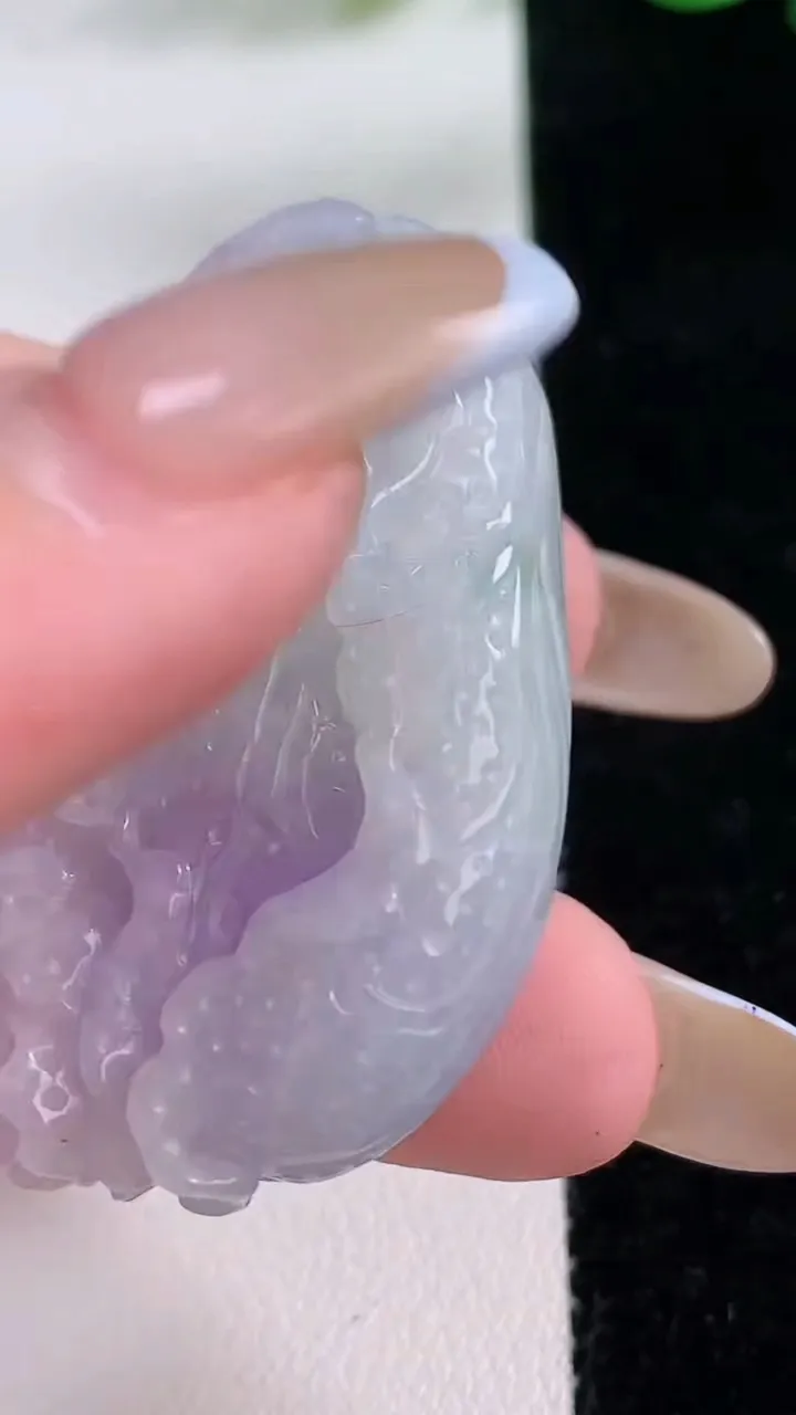 天然A货翡翠紫罗兰白菜吊坠，尺寸46.5-24.5-13.3，重:29.13g
11月22日