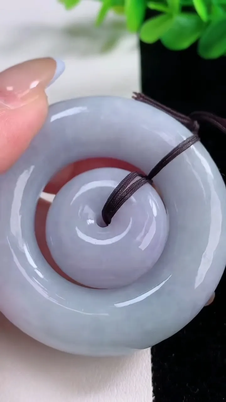 天然A货翡翠紫罗兰母子平安扣吊坠，尺寸55.8-12.8/26.1-12.6，重:79.61g
11月22日