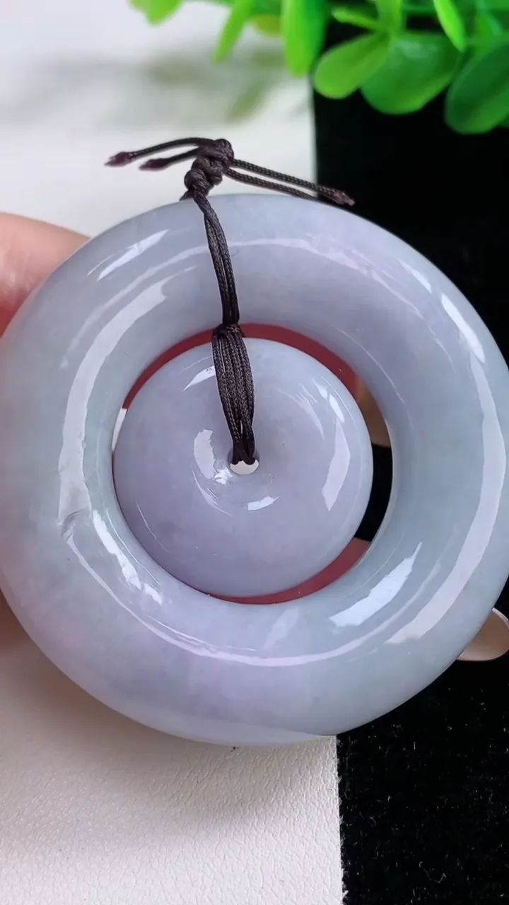 天然A货翡翠紫罗兰母子平安扣吊坠，尺寸55.8-12.8/26.1-12.6，重:79.61g
11月22日