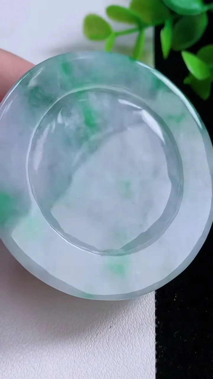 天然A货翡翠龙牌吊坠，尺寸56.8-14.2，重:70.54g
11月22日