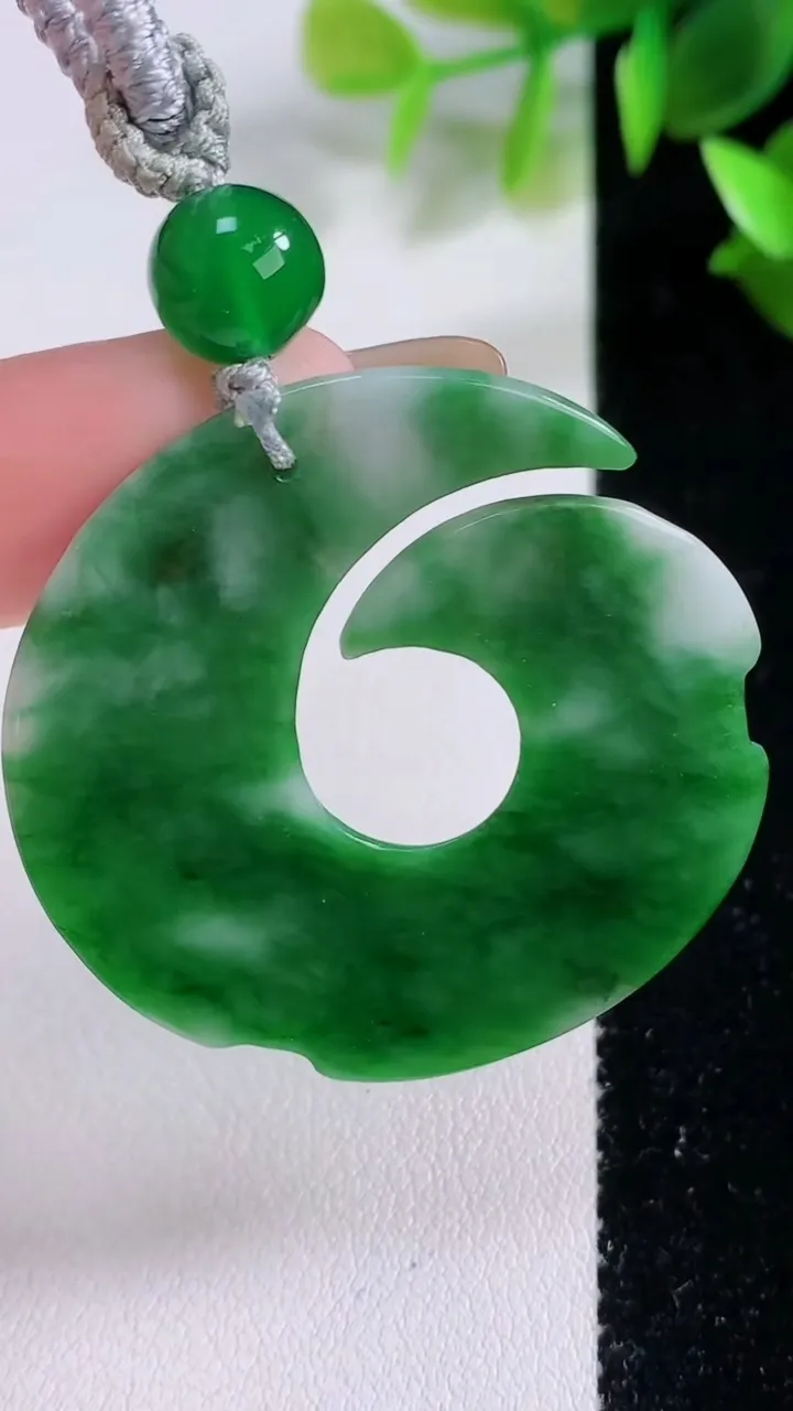 天然A货翡翠时来运转吊坠，尺寸39.6-4，重:9.94g
11月22日