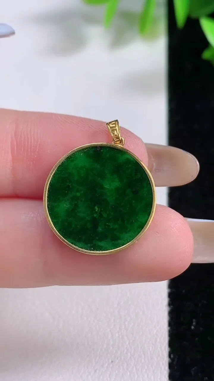 天然A货翡翠无事牌吊坠，尺寸17.5-1.5，重:1.25g
11月22日
