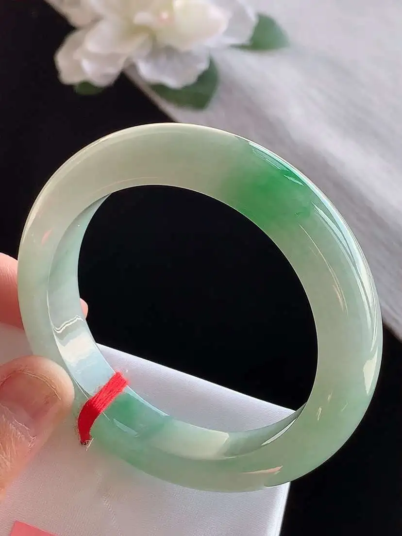 a货翡翠老坑冰种飘绿正装正圈手镯53-54圈口  尺寸53.6×12.2×9.2mm 1121