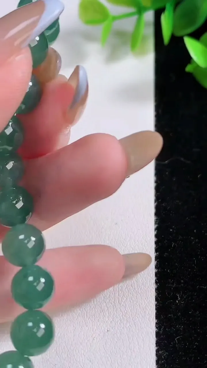 天然A货翡翠圆珠手串，尺寸8.8-21颗，重:24.38g11月22日
工厂直销收藏佳品,种好水足，色泽均匀，有种有色，上手高大气！