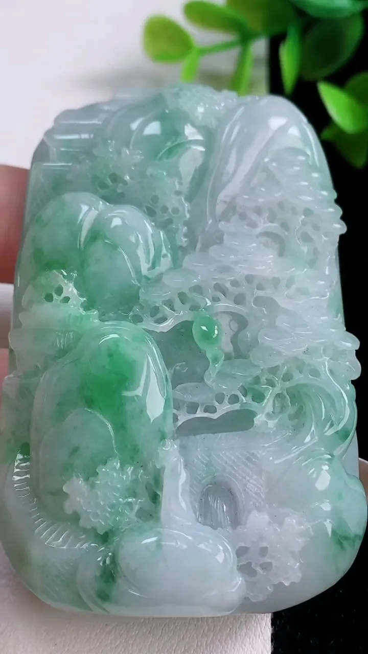 天然A货翡翠山水牌吊坠，尺寸70-45.6-13.5，重:96.33g
11月22日